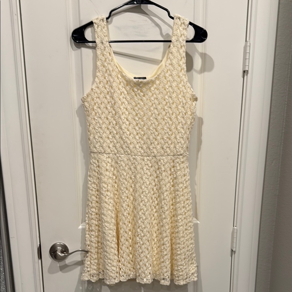 Lily Rose, Size Large, Elegant Cream Sleeveless Dress